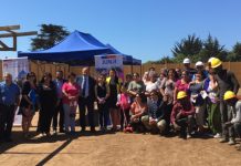 Alegres y emocionados vecinos de El Quisco conocen nuevo proyecto de jardín JUNJI