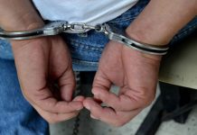 DETIENEN A HOMBRE QUE GRABABA ROPA INTERIOR DE MUJERES EN MALL