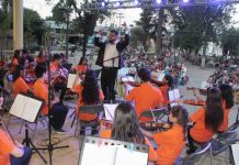 FOSILA inició conciertos de verano ante más de 300 vecinos de Calle Larga