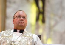 ENVIADO DEL VATICANO YA ESTÁ EN CHILE PARA ESCUCHAR A DENUNCIANTES DE BARROS