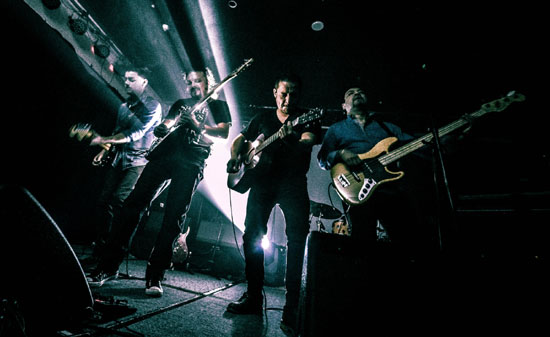 US_AND_THEM_FOTO_dddd1portal