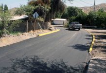 Calle larga: Codelco Andina mejora el camino vecinal de Los Rosales