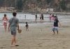 Vecinos y vecinas de Calle Larga disfrutan de la playa gracias a iniciativa Municipal