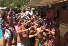 Exitoso programa para hijos de madres temporeras concluye con un día de piscina para los niños y niñas de San Felipe