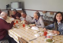 Reina Aniversario Rinconada 2018, Sofía Olguín Toro compartió y donó almuerzo a los abuelitos del Centro Abierto Comunal.