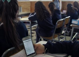 ¿Cómo afrontar la nueva Ley que prohibirá el uso de celulares en salas de clases?: Conoce las recomendaciones para padres y colegios