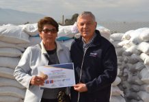 Benefician a 204 campesinos de Llay Llay con alimento para ganado e insumos agrícolas