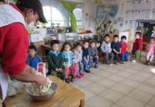 Con muestra de oficios o pasatiempos familias de párvulos porteños enseñan sobre la importancia de preservar las tradiciones