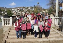 Artesanas de la Ligua se lucen en proyecto “volver a tejer” con línea de ropa infantil