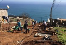 En Playa Ancha, universitarios y familias de campamento dan inicio a construcción de escalera con huertos de 57 metros para mejorar conectividad