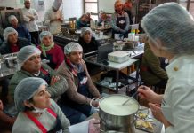 MAESTROS QUESEROS ENSEÑAN SUS MEJORES RECETAS A PRODUCTORES ARTESANALES DE LA REGIÓN