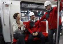 EN LA LÍNEA 2 DE METRO DEBUTÓ EL PRIMER TREN ARMADO COMPLETAMENTE EN CHILE