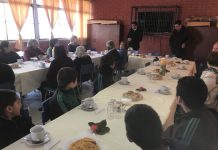 San Felipe: Escuela Mateo Cokljat cierra mes de la solidaridad compartiendo con los adultos mayores del sector