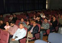 Especialista en salud ocupacional de Andina dicta charla a estudiantes de la UPLA