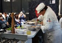 Subsecretaría de Turismo y Sernatur capacitan a trabajadores turísticos en hospitalidad