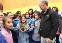 San Felipe: Alumnas del Liceo Corina Urbina conocieron distintos tipos de animales exóticos gracias a visita de la muestra Selva Viva