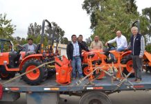 SEMBRADORA AUTOMÁTICA DE PAPAS Y MODERNOS TRACTORES ENTREGA INDAP A AGRICULTORES DE LA LIGUA Y CABILDO