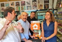 Comerciantes del centro de San Felipe reciben pulsadores como parte del proyecto de alarmas comunitarias