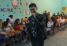 Cantante de Rojo conmemora el Día de la Mujer junto a internas de la cárcel de Quillota