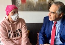 Senador Chahuán visitó a joven madre trasplantada de médula tras recibir el alta