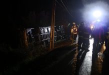 AL MENOS 4 FALLECIDOS DEJÓ VOLCAMIENTO DE UN BUS CON TRABAJADORES EN COLINA
