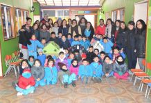 Llay Llay: Escuela de lenguaje donó al municipio 8 casas de material reciclado para perritos