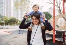 Empresa anuncia postnatal pagado de 6 meses para hombres