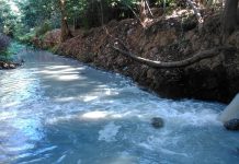 Vecinos de Placilla y Laguna Verde denuncian nuevo vertimiento de aguas servidas a esteros