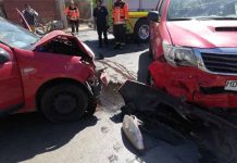 Jóvenes andinos buscan una solución tras ser impactados por camioneta minera