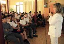 Profesional de Codelco Andina enseña a enfrentar entrevistas laborales a estudiantes de Liceo San Esteban