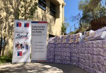 Gobernación de Los Andes hace entrega de paquetes de pañales a los CESFAM de la provincia.