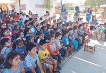 Teatro al aire libre: párvulos de la JUNJI disfrutan de obra que promueve la tenencia responsable de mascotas