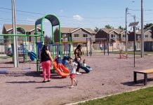 Donan gift cards a habitantes de la Región de Valparaíso para compra de alimentos e insumos básicos