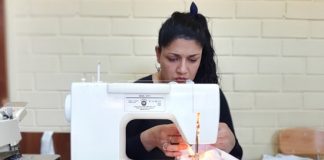 Internas de San Antonio confeccionan pantalones para reclusos de todo el país