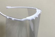 Escudos faciales creados por miembros de Robótica de Calle Larga son entregados a funcionarios del CESFAM local