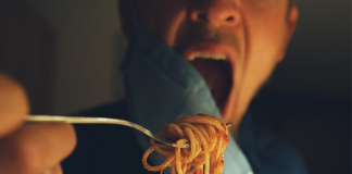 Chilena patiperra lanza primer recetario Covid-19