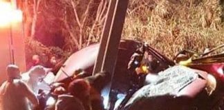 Dos jóvenes fallecidos y dos heridos tras chocar un automóvil contra un poste en Panquehue