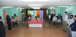 Empresa Montec, contratista de División Andina, entrega regalos a niños de Río Blanco