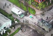 CARABINEROS DESALOJÓ LA MUNICIPALIDAD DE TIRÚA: 3 DETENIDOS Y DAÑOS EN EL ACCESO