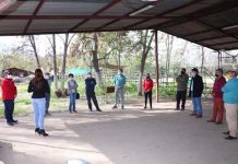 Autoridades visitan y coordinan trabajo con histórico club deportivo de Calle Larga
