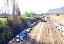 Obras de construcción de muro de enrocado del estero Pocuro presentan un 45 por ciento de avance