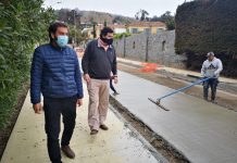 Alcalde de Zapallar se impone en terreno de avances en obras de renovación de pavimentos en calles céntricas de la comuna