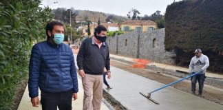 Alcalde de Zapallar se impone en terreno de avances en obras de renovación de pavimentos en calles céntricas de la comuna