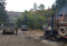 NUEVO ATENTADO EN CARAHUE: ENCAPUCHADOS QUEMAN CAMIONES Y MAQUINARIA