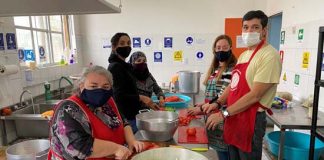 Olla solidaria de Escuela Gabriela Mistral llegó a distribuir más de 400 raciones de comida