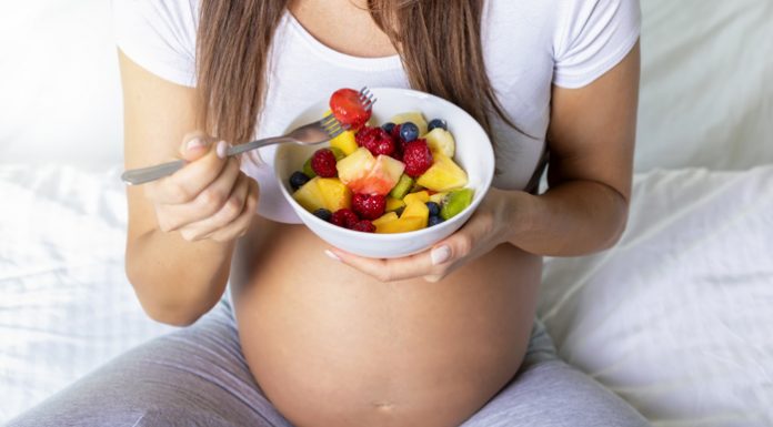 Experta alerta sobre el parto natural sin acompañamiento profesional: los errores que pueden poner en riesgo la vida