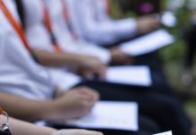 Abren periodo de postulaciones a becas de formación online gratuita para jóvenes en busca de su primer empleo.