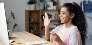 JÓVENES CHILENOS CREAN LA COMUNIDAD MUNDIAL MÁS GRANDE DE PROFESORES PARA OBTENER Y COMPARTIR MATERIAL EDUCATIVO