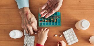 Hasta seis medicamentos diarios consumen las personas mayores