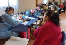 Vecinos de Camino Internacional reciben atención podológica gratuita